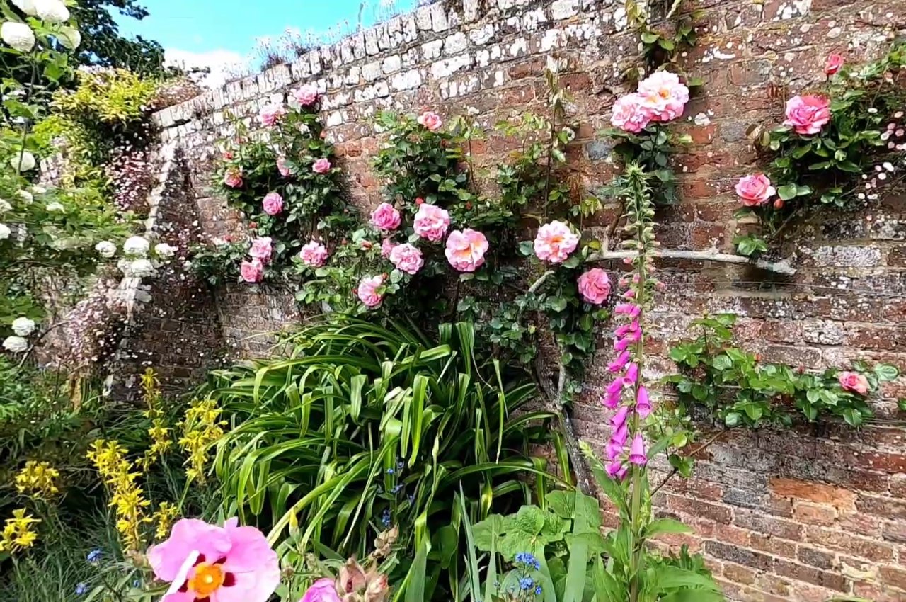 Great Maytham Hall, Kent: the most famous garden in literature - National  Garden Scheme